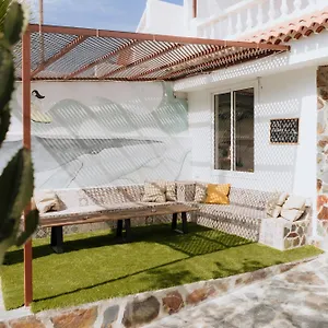 https://endless-summer-hostel.in-canary-islands.com