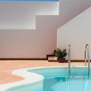 https://surfers-retreat.in-canary-islands.com